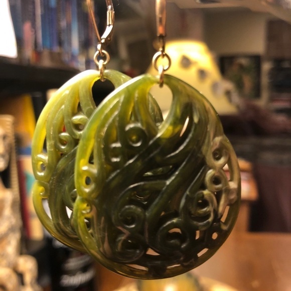 🇻🇳 Amazing Asian Jade looking earrings from a boutique in Saigon, Vietnam - Picture 2 of 7